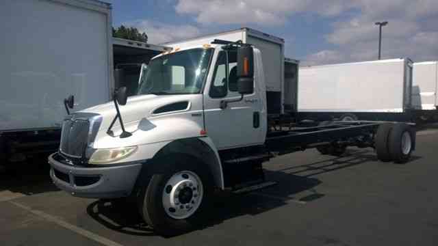 International 4300 Truck Cab & Chassis for 24-26ft Box 33, 000# GVWR Allison Auto PTO (2010)