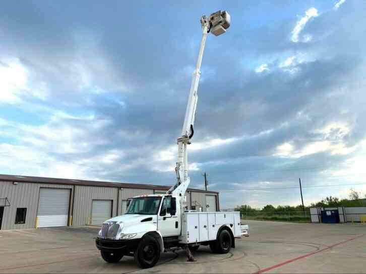 International 4300 BUCKET TRUCK (2011)