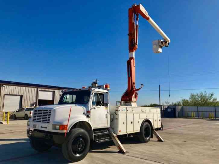 International 4300 BUCKET TRUCK MATERIAL HANDLING (1993)