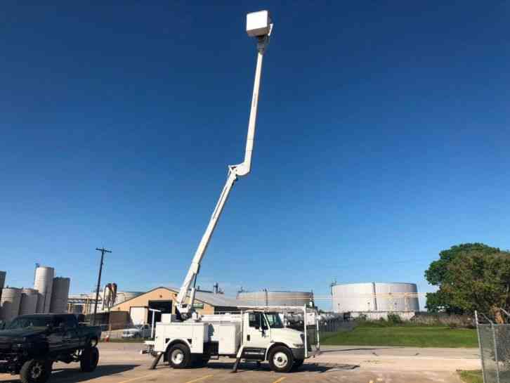 International 4300 BUCKET TRUCK (2006)