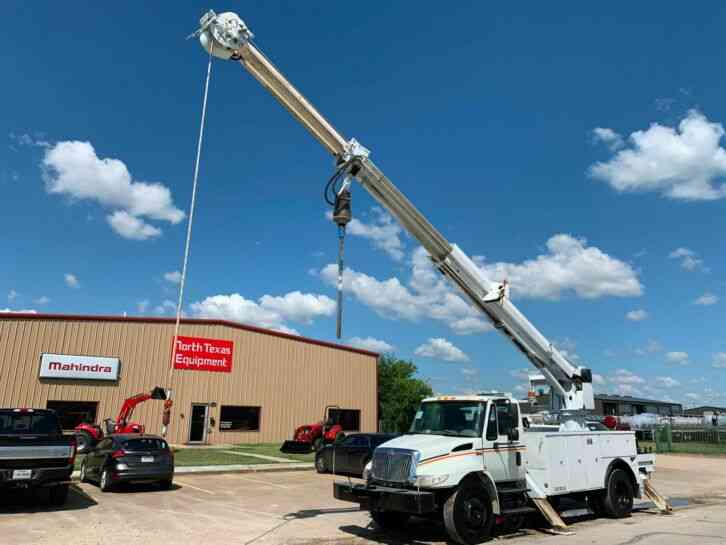 International 4300 DIGGER DERRICK (2008)