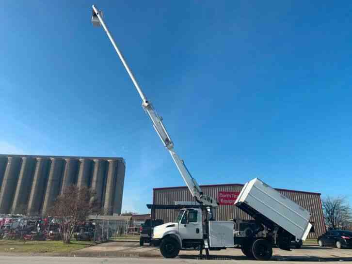 International 4300 FORESTRY BUCKET TRUCK (2005)