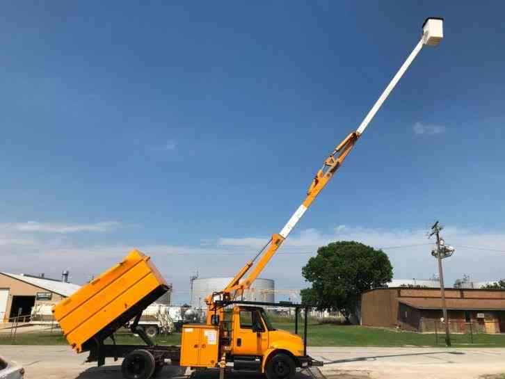 International 4300 FORESTRY BUCKET TRUCK (2006)