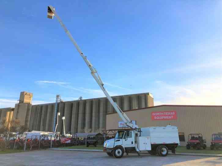 International 4300 FORESTRY BUCKET TRUCK (2005)