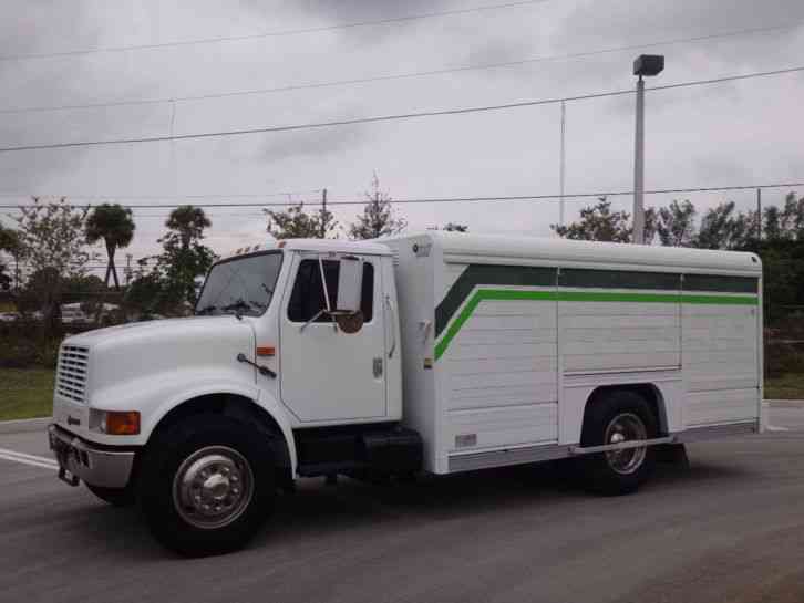 International 4700 Lo Profile Beverage Truck (1999)