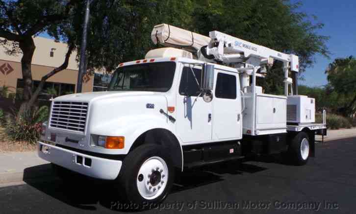 International 4700 Boom Truck (2001)