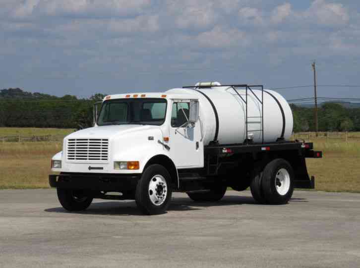 International 4700 Water Truck (2001)