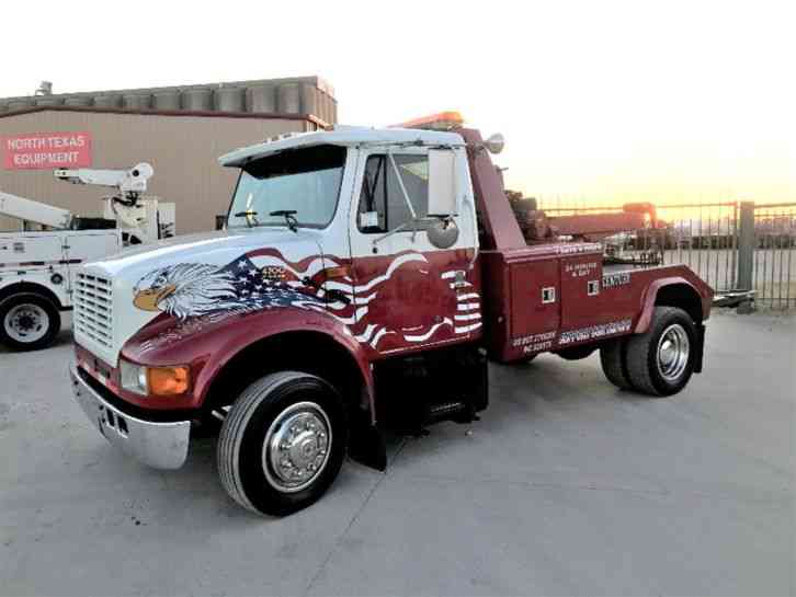 International 4700 WRECKER (2002)