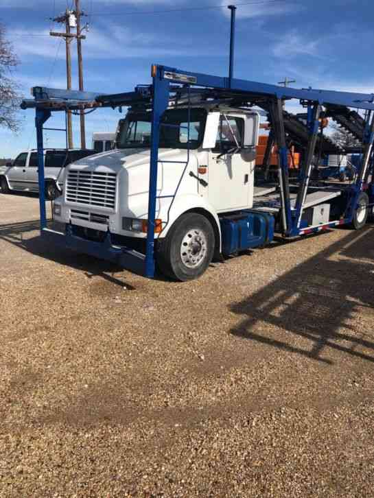 International 8100 (2003)