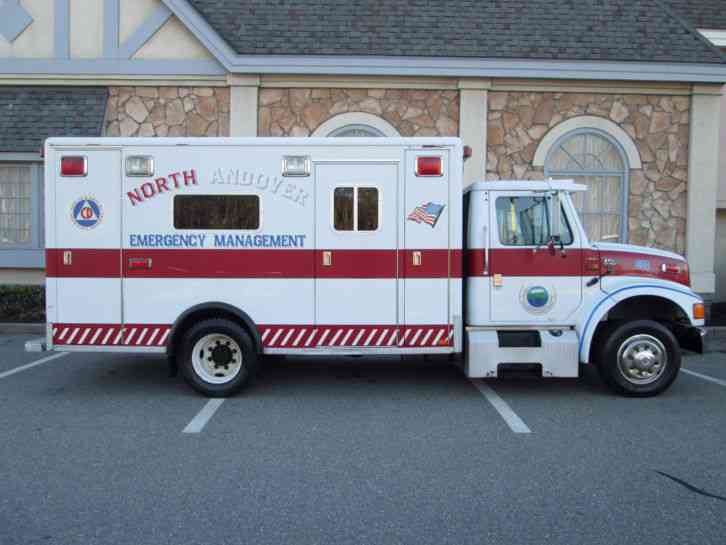 International DT 466 Low Profile Ambulance Horton Aluminum Body (1996)