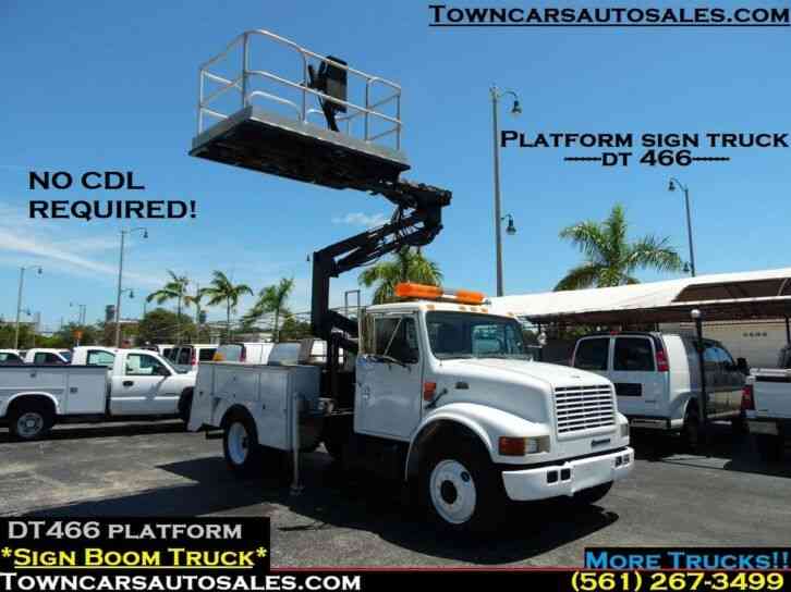 International 4700 Platform Sign Boom Lift Truck (1998)