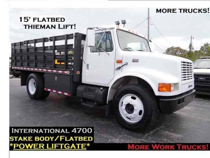 INTERNATIONAL 4700 STAKE TRUCK FLATBED (1998)