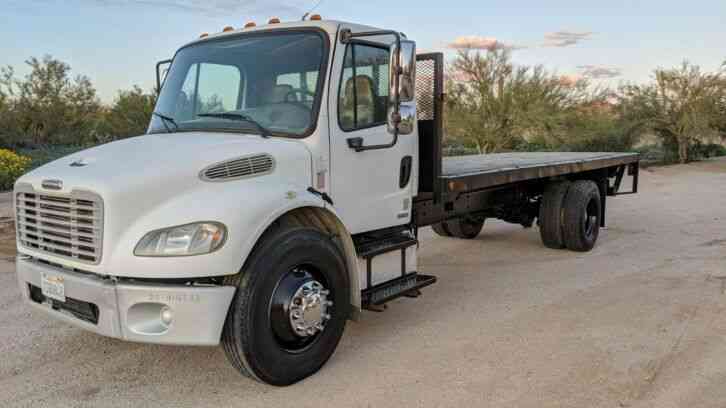 Freightliner M2 CAT Engine 22' Flatbed Lift Gate LOW MILES (2005)