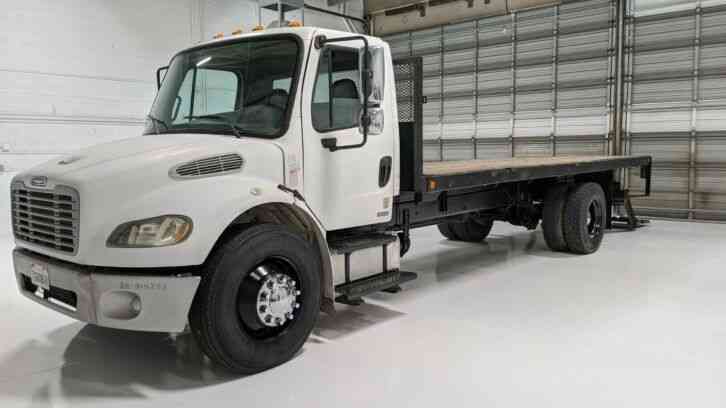 Freightliner M2 CAT Engine 22' Flatbed Lift Gate LOW MILES (2005)