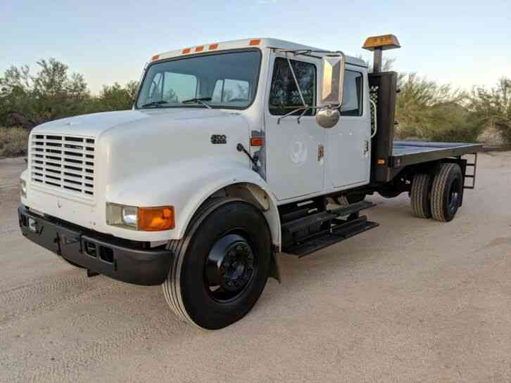 International 14' Flatbed Crew Cab 7. 3 AUTO only 11k miles (2000)