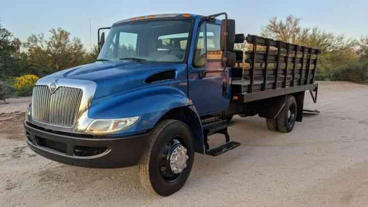 International 4300 16' Flatbed 54k miles Stake bed lift gate (2009)