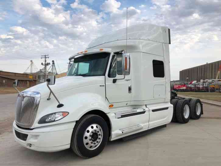 International PROSTAR SLEEPER TRACTOR TRUCK (2013)