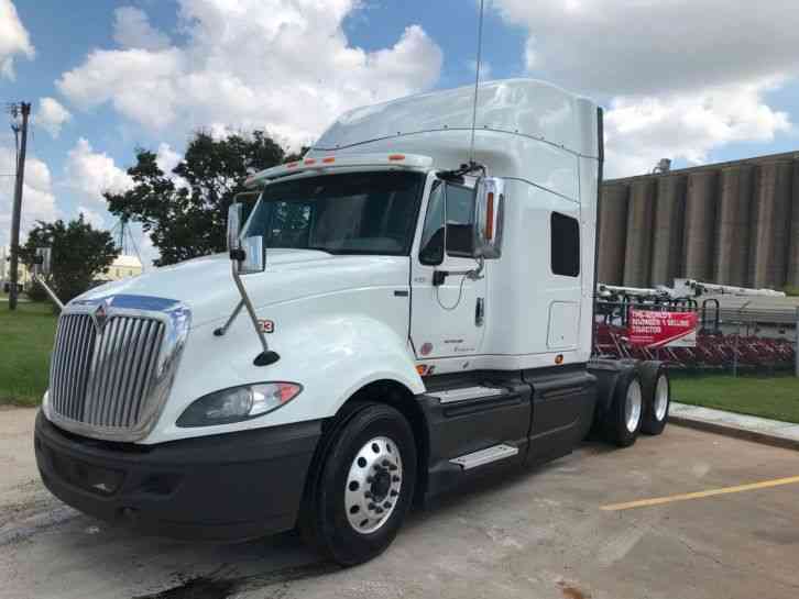 International PROSTAR SLEEPER TRACTOR TRUCK (2012)