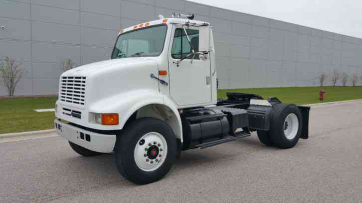 International Single Axle Day Cab Semi Tractor Super Clean Low Miles No Rust 7 Speed Puller (1998)