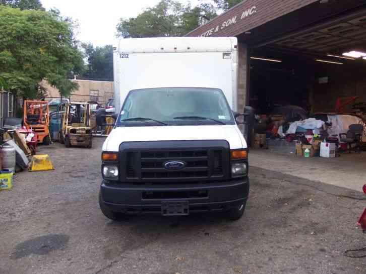 Ford E-350 (2013)