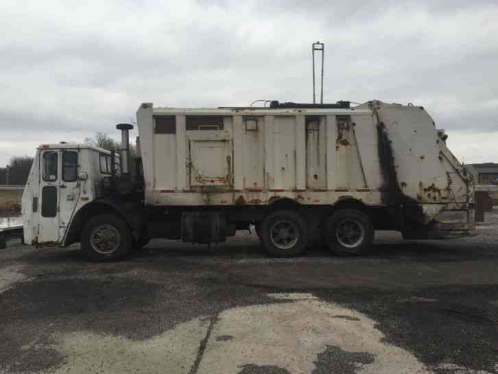 mack garbage truck scrapped