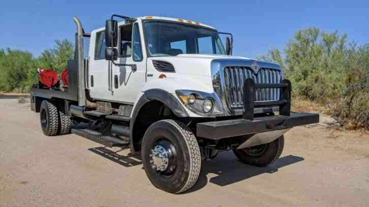 International 7300 4x4 CREW CAB FLATBED ONLY 43K MILES DURAMAX (2010)