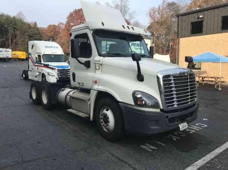 Penske Used Trucks - unit # 100097 - 2015 Freightliner CASCADIA 125