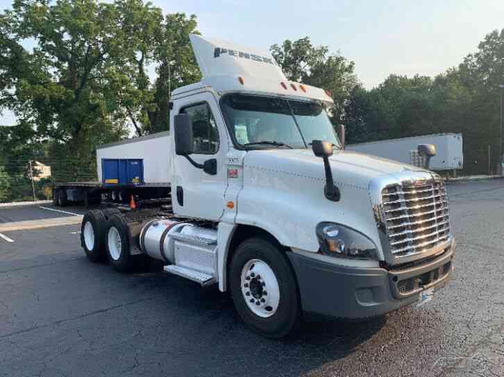 Penske Used Trucks - unit # 100631 - 2015 Freightliner CASCADIA 125