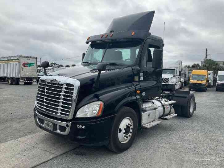 Penske Used Trucks - unit # 108641 - 2015 Freightliner CASCADIA 125