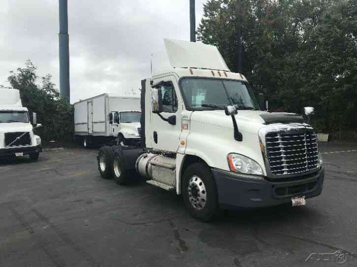 Penske Used Trucks - unit # 138940 - 2016 Freightliner CASCADIA 125