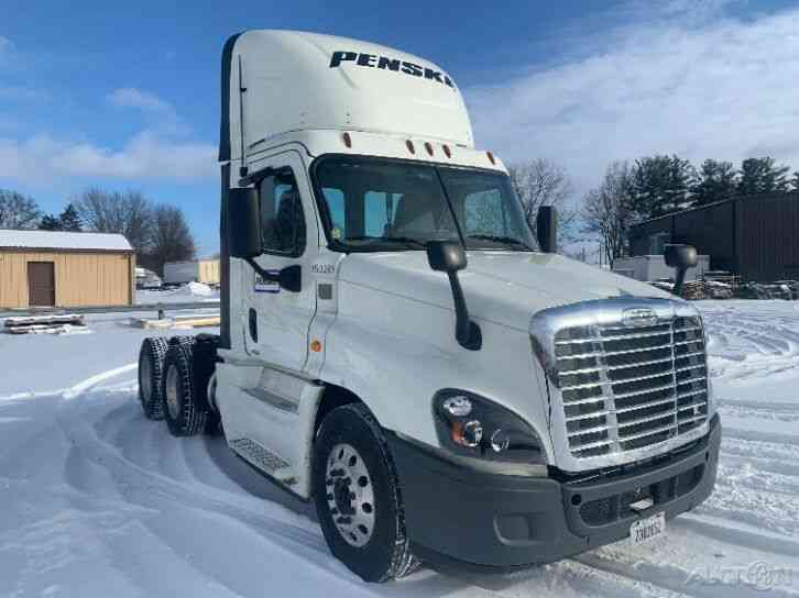 Penske Used Trucks - unit # 153265 - 2016 Freightliner CASCADIA 125