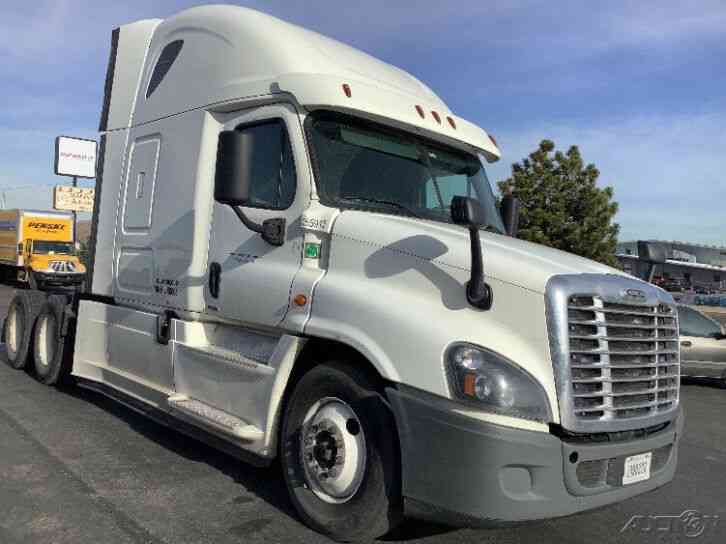 Penske Used Trucks - unit # 155913 - 2017 Freightliner CASCADIA 125