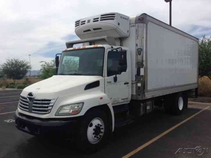 Hino 268 (2009) Medium Trucks