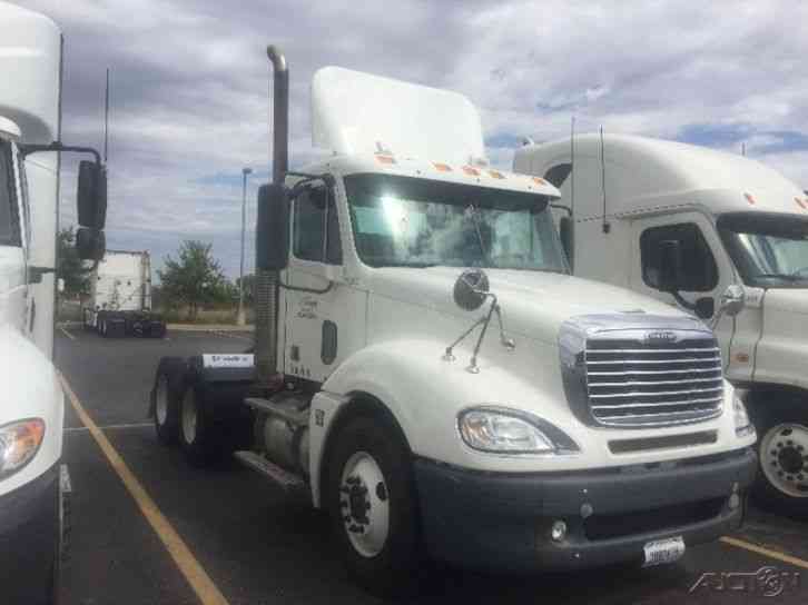 Freightliner CL12064ST-COLUMBIA 120 (2010)