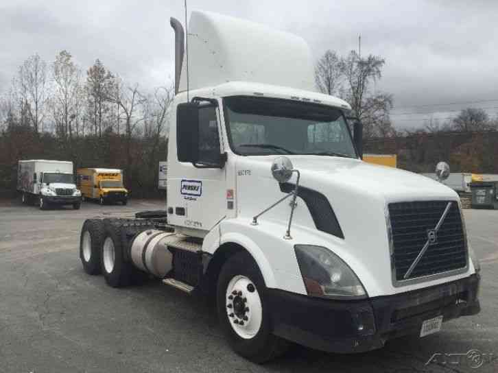 Volvo VNL64T300 (2011)