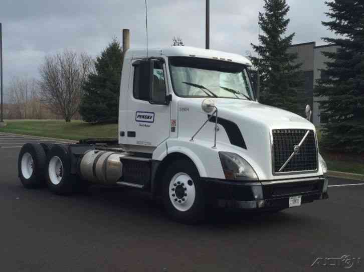 Volvo VNL64T300 (2011)