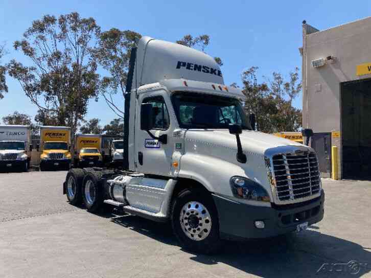 Penske Used Trucks - unit # 687419 - 2014 Freightliner CASCADIA 125