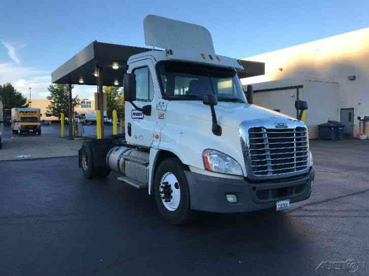 Penske Used Trucks - unit # 689939 - 2014 Freightliner CASCADIA 125