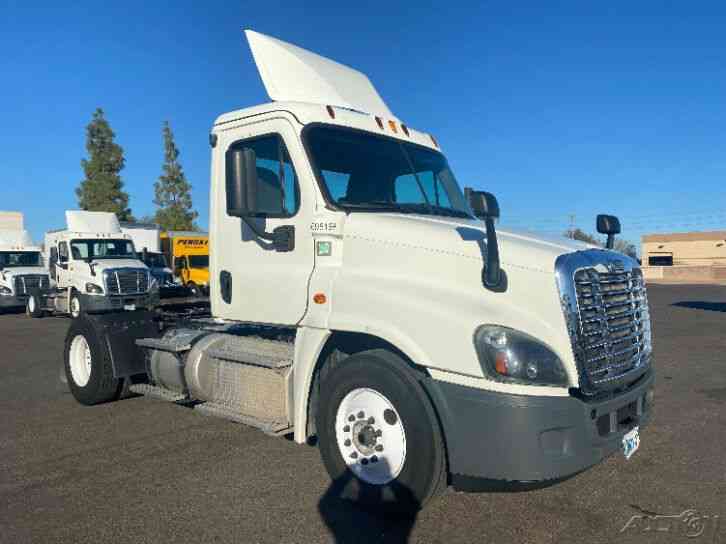 Penske Used Trucks - unit # 698169 - 2015 Freightliner CASCADIA 125