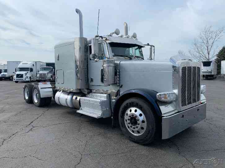 Peterbilt 388 (2012)