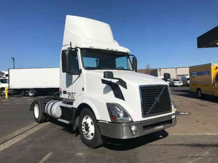 Volvo VNL42T300 (2015)