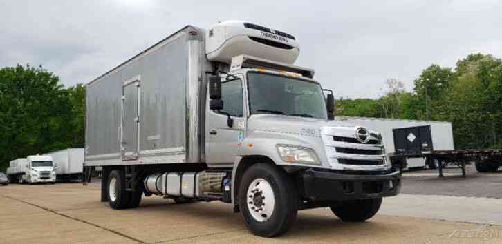 Penske Used Trucks - unit # 711925 - 2011 Hino 338