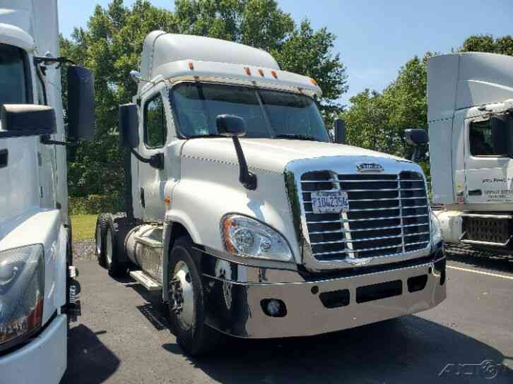 Penske Used Trucks - unit # 712635 - 2014 Freightliner CASCADIA 125