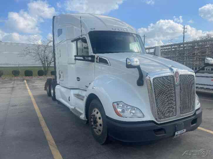 Penske Used Trucks - unit # 715007 - 2018 Kenworth T680