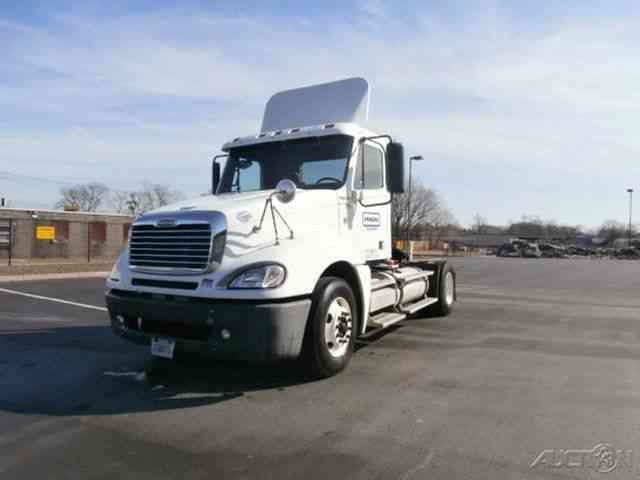 Freightliner CL12042ST-COLUMBIA 120 (2010)