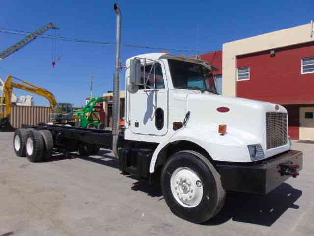 Peterbilt 330 DAYCAB (2001)