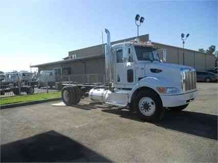 Peterbilt 337 Truck Cab&Chassis Auto Only 80k Miles 26, 000# GVWR (2013)