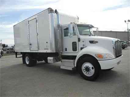 Peterbilt 335 18ft Box Truck Auto Air ride 33, 000# GVWR - 260HP px- CUMMINS MOTOR -AUTO (2010)