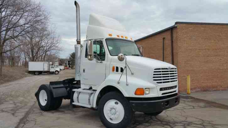 Sterling Freighliner Single Axle Day Cab Hauler Acterra M2 (2002)