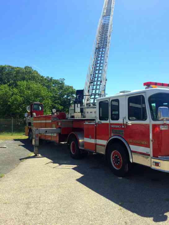 Spartan Hook Ladder 110ft Reach Ladder Front and Rear Driving Staions Nice (1990)